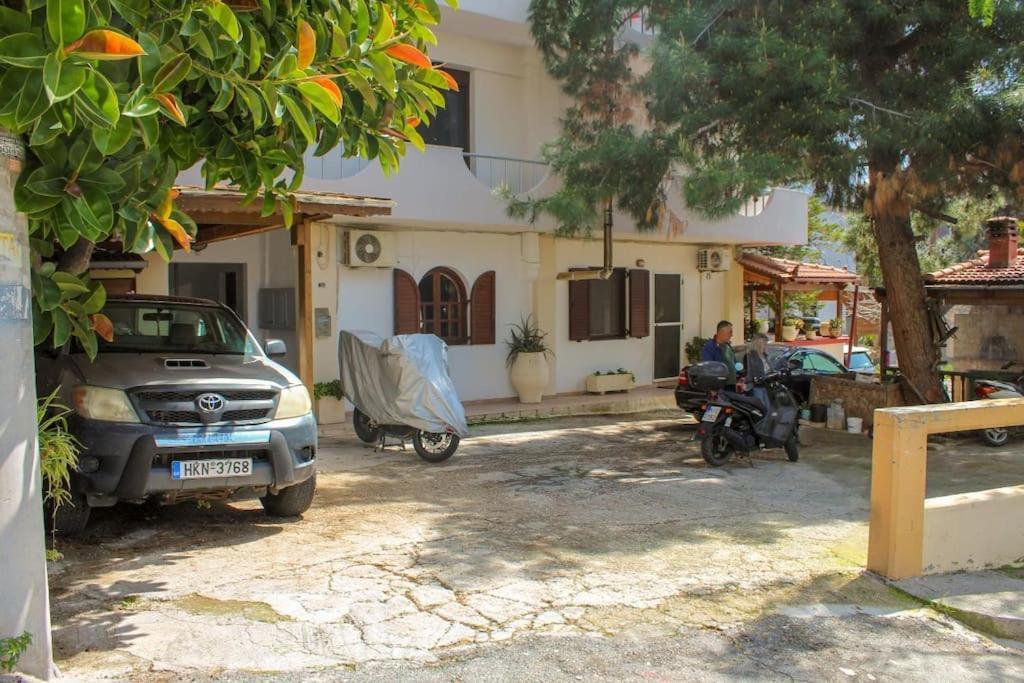 Afroditi'S Guest House Heraklion Exteriör bild